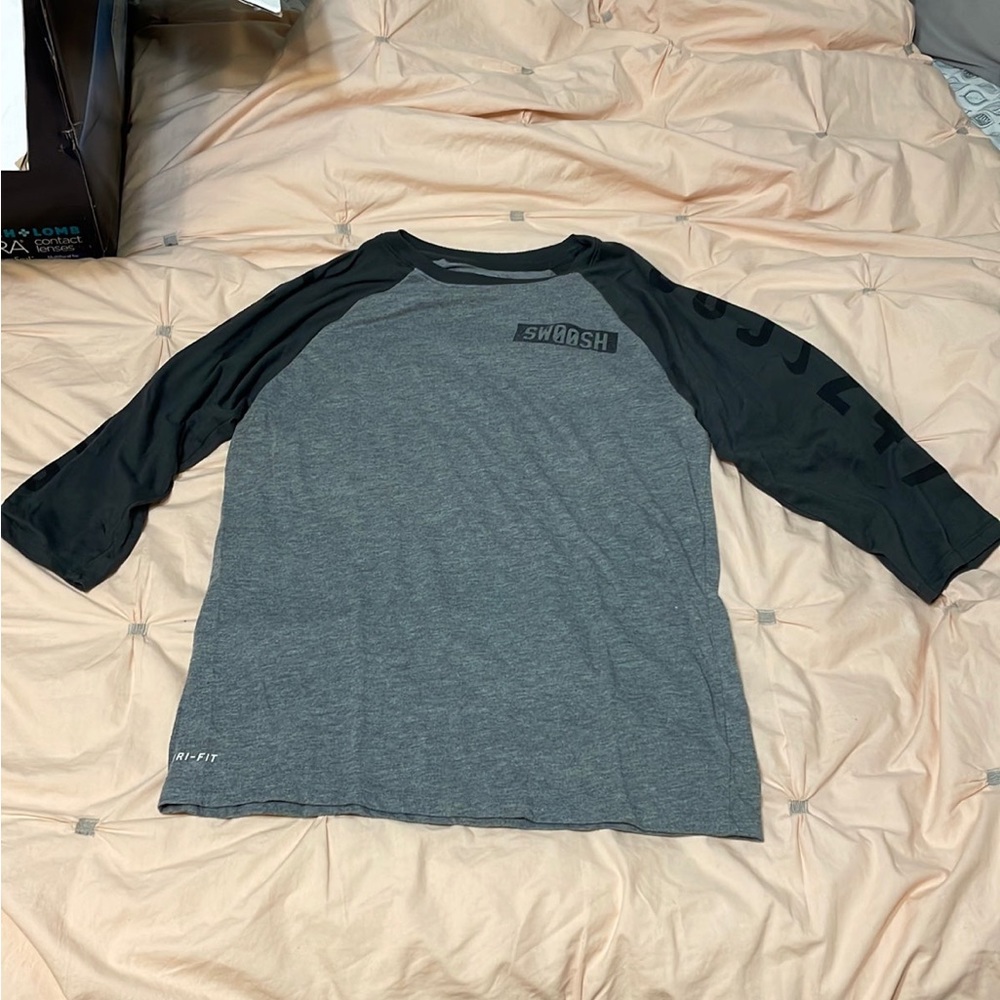 Nike quarter sleeve t-shirt